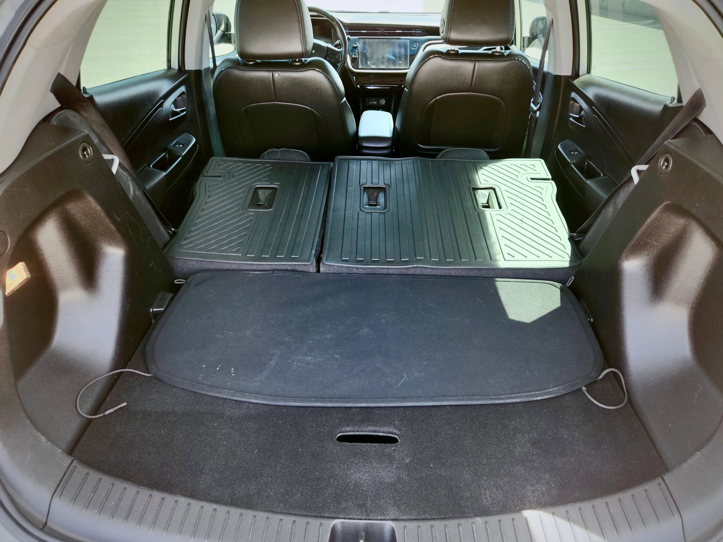 Used 2023 Chevrolet Bolt LT w/ Infotainment Package FWD image 27