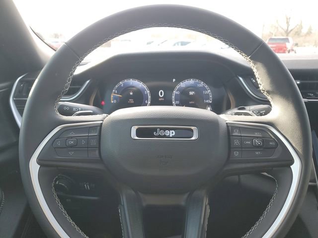 Used 2025 Jeep Grand Cherokee Laredo X image 23