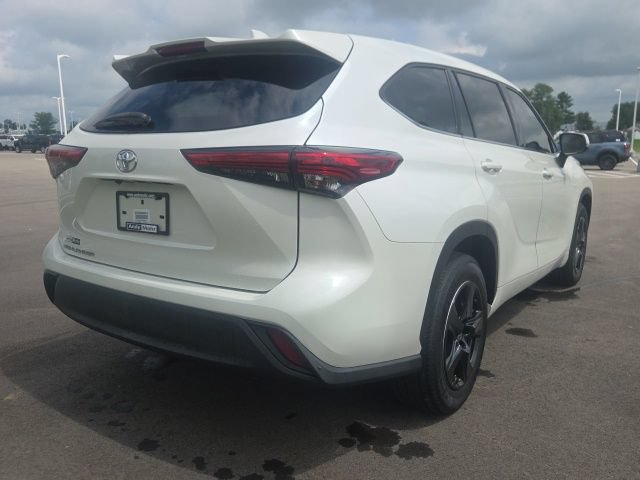 Used 2021 Toyota Highlander L FWD image 8
