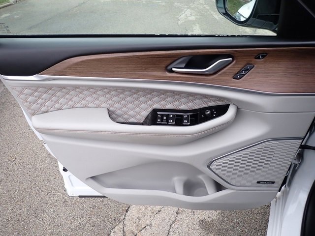 Used 2021 Jeep Grand Cherokee L Summit w/ Advanced Protech Group IV image 21