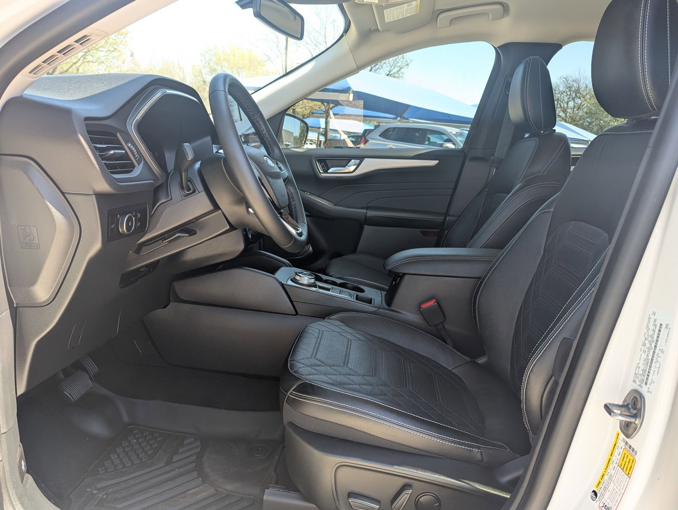Used 2023 Ford Escape Platinum w/ Premium Technology Package image 9