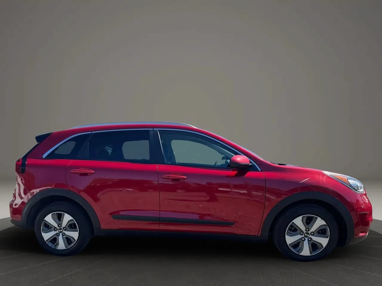 Used 2019 Kia Niro LX FWD image 4