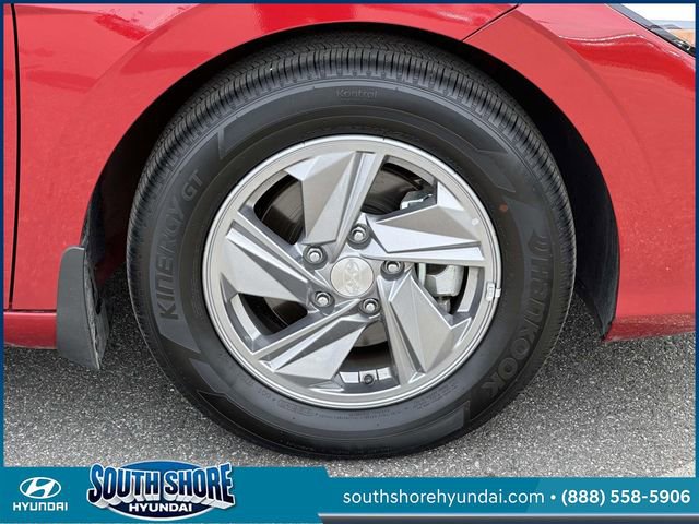 Certified 2025 Hyundai Elantra SE image 9