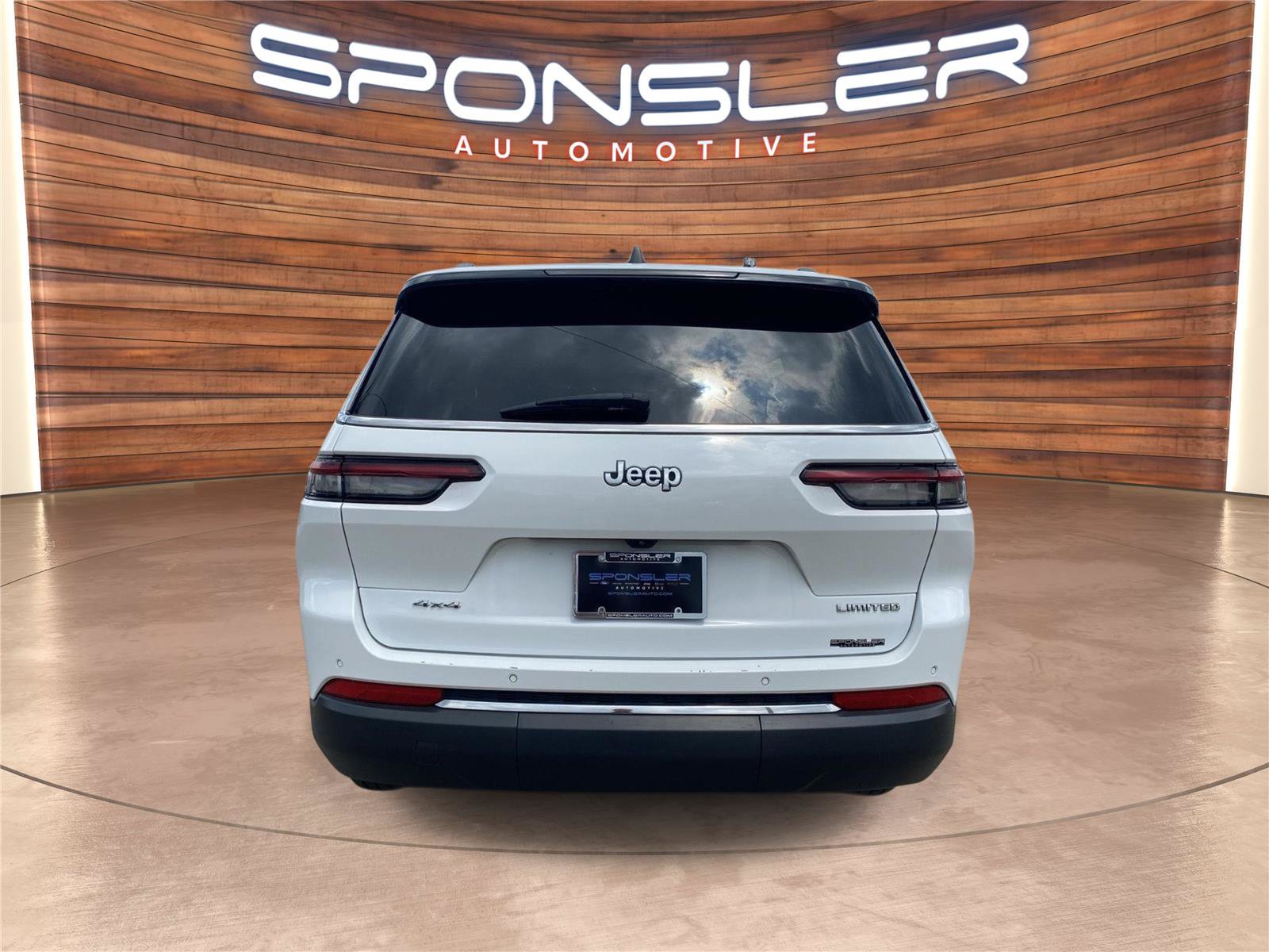 Used 2023 Jeep Grand Cherokee L Limited AWD/4WD image 6