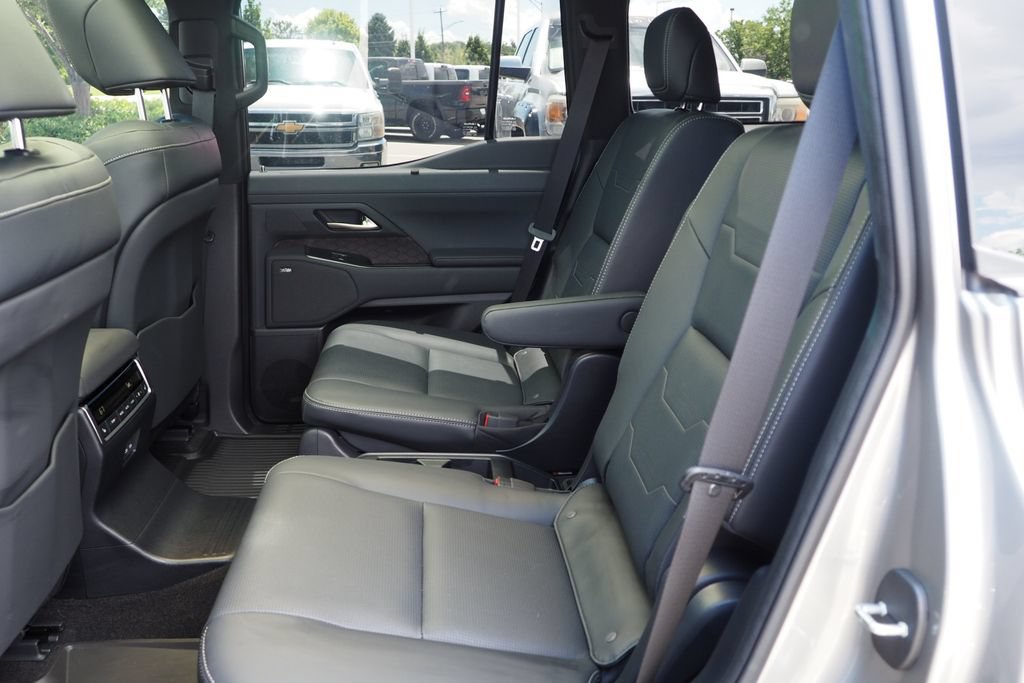 Used 2025 Lexus GX 550 w/ Accessory Package (31) AWD/4WD image 16