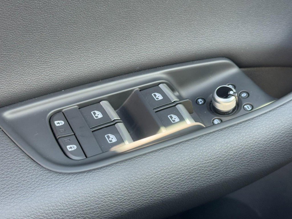 Used 2025 Audi Q7 3.0T Premium w/ Convenience Package image 23