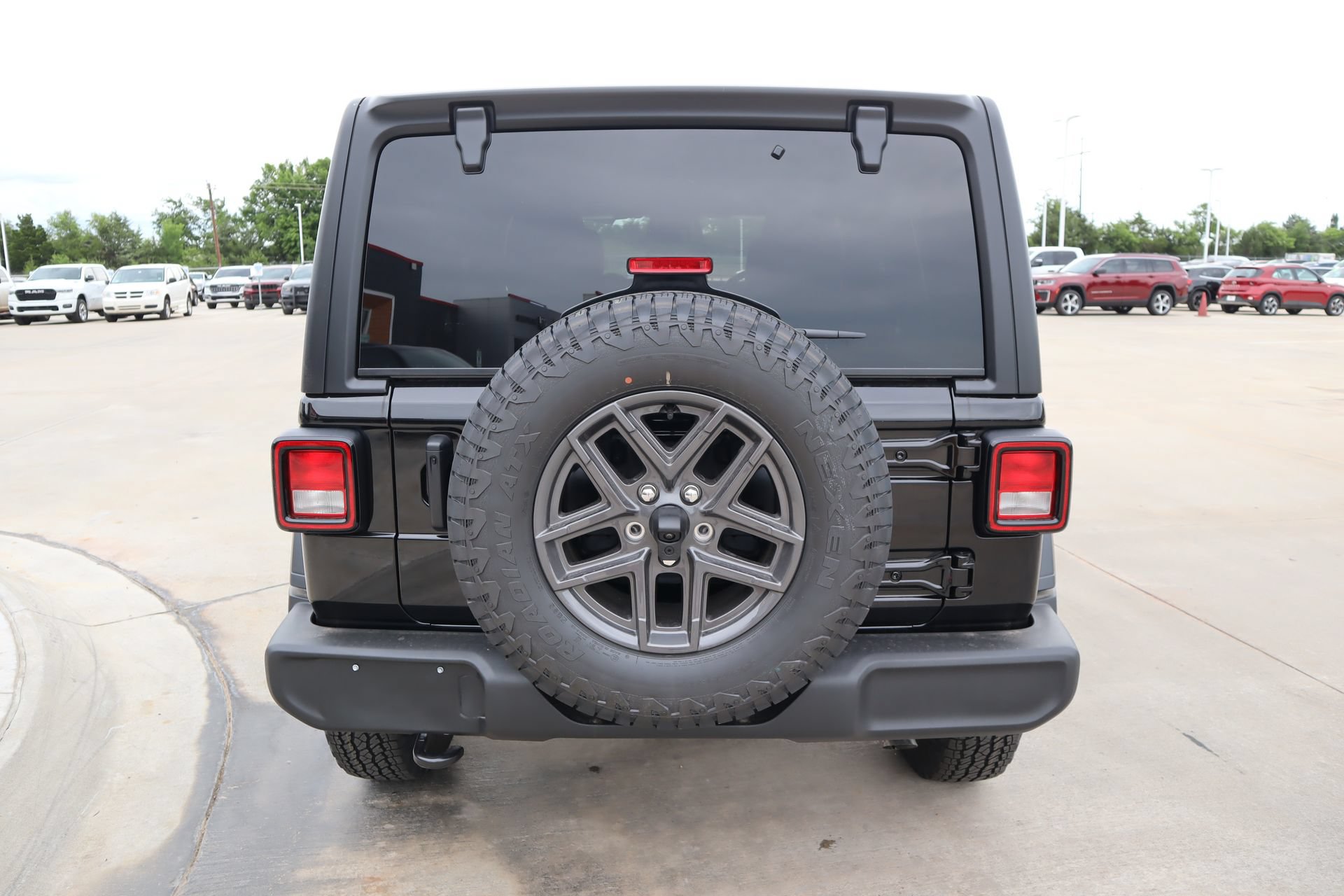 New 2026 Jeep Wrangler Unlimited Sport w/ Convenience Group AWD/4WD image 22