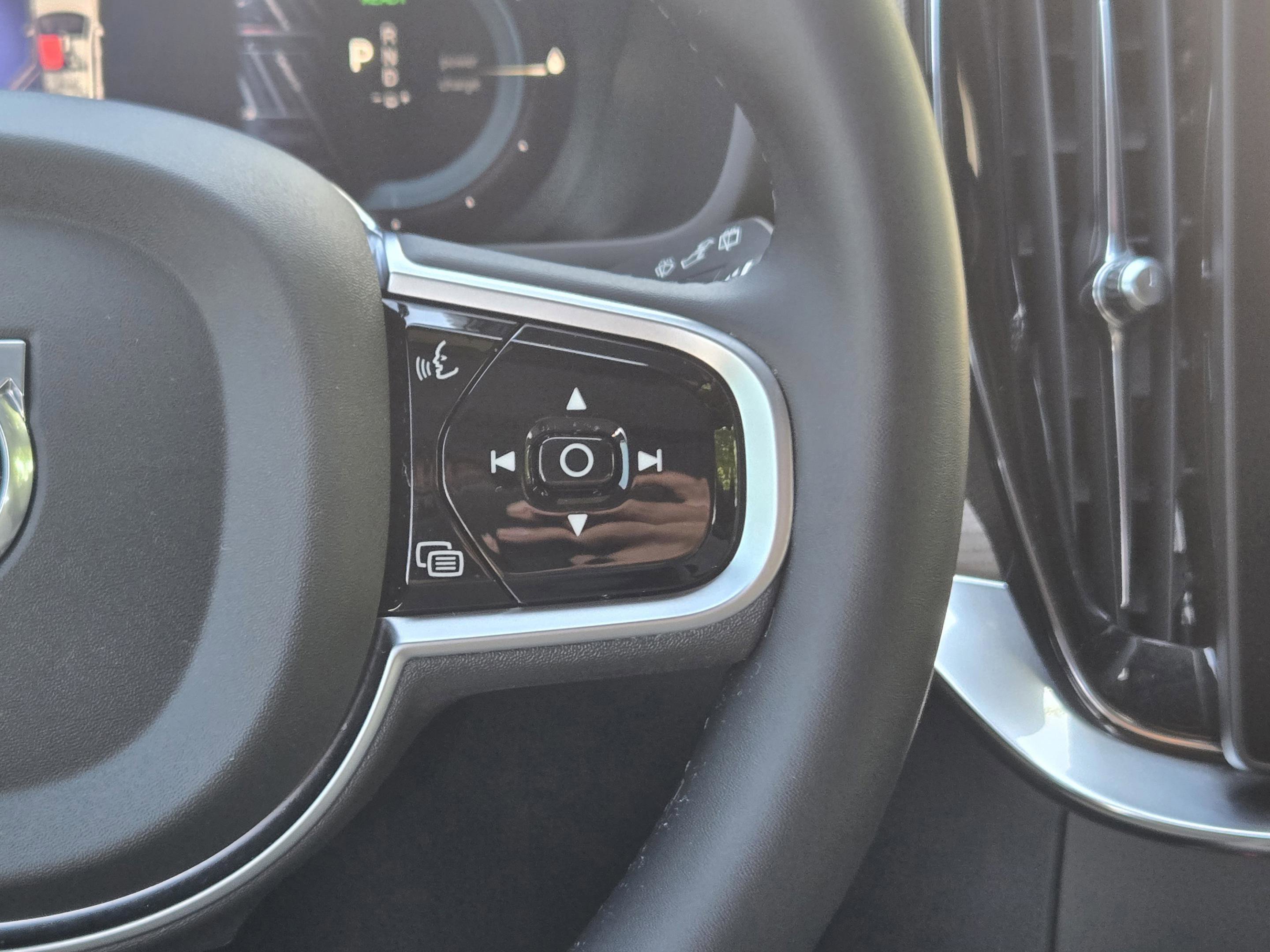 Certified 2025 Volvo XC90 T8 Plus w/ Protection Package Premier image 30