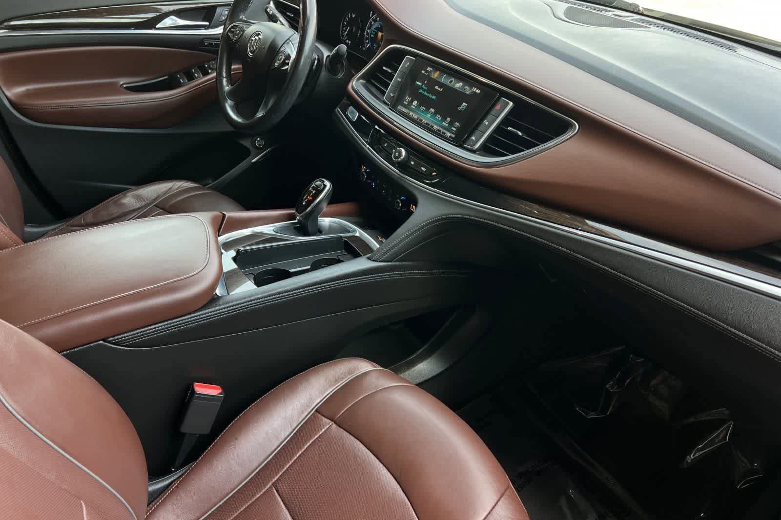 Used 2018 Buick Enclave Avenir w/ Avenir Technology Package AWD/4WD image 19