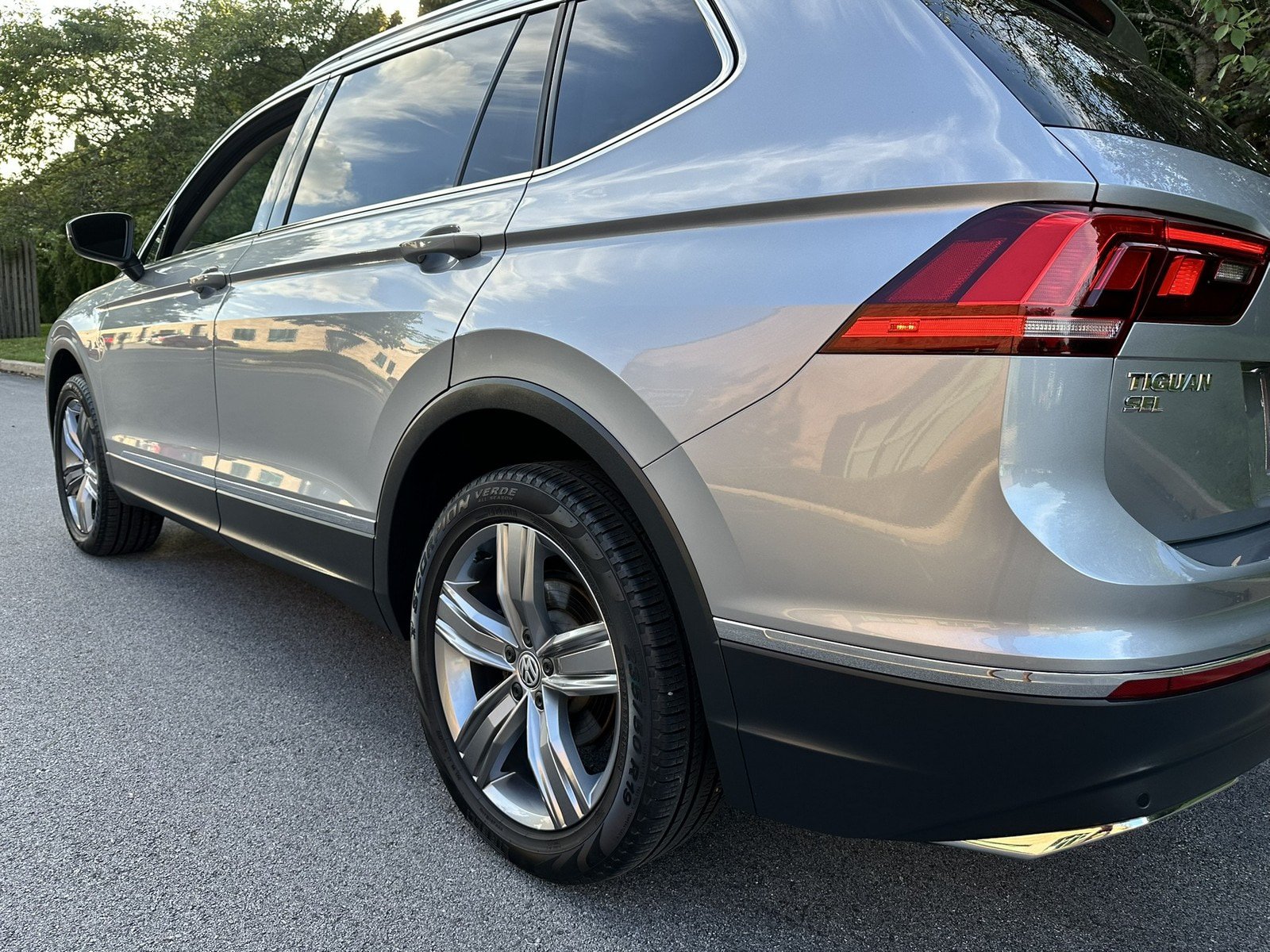Used 2020 Volkswagen Tiguan SEL AWD/4WD image 91