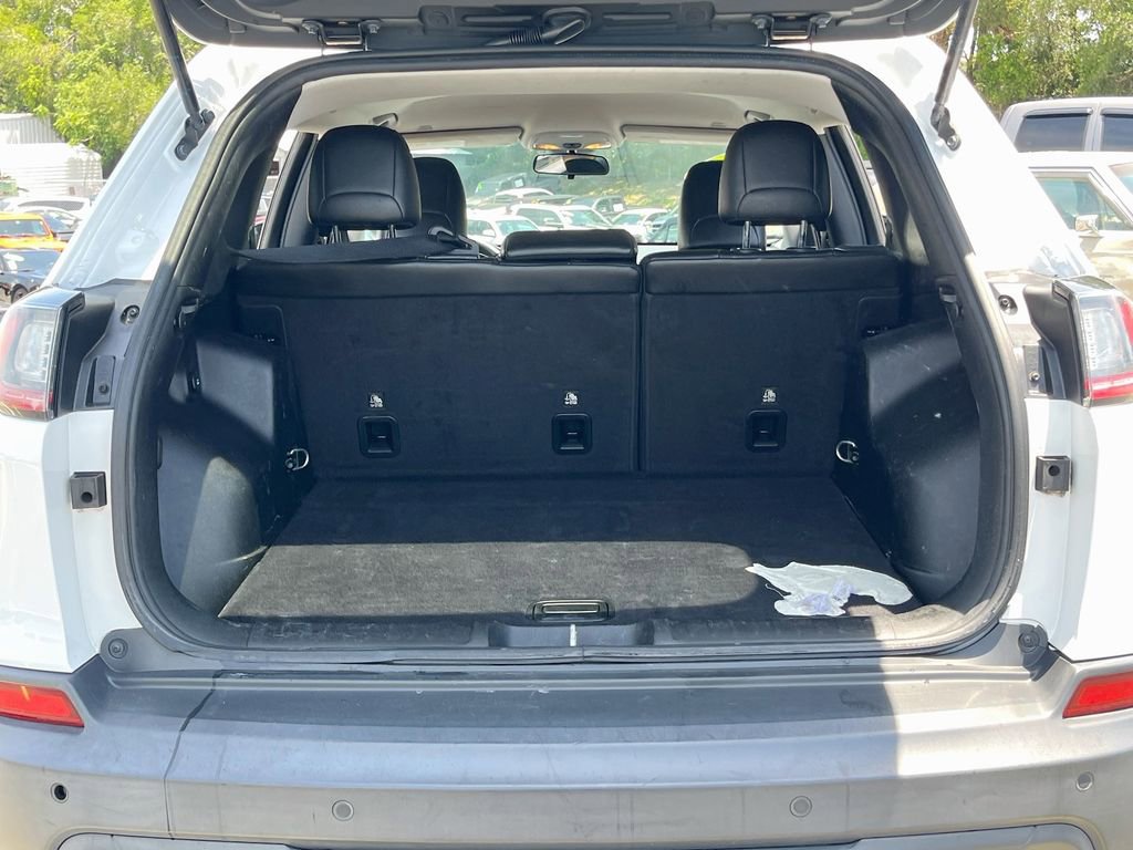 Used 2019 Jeep Cherokee Latitude Plus FWD image 24