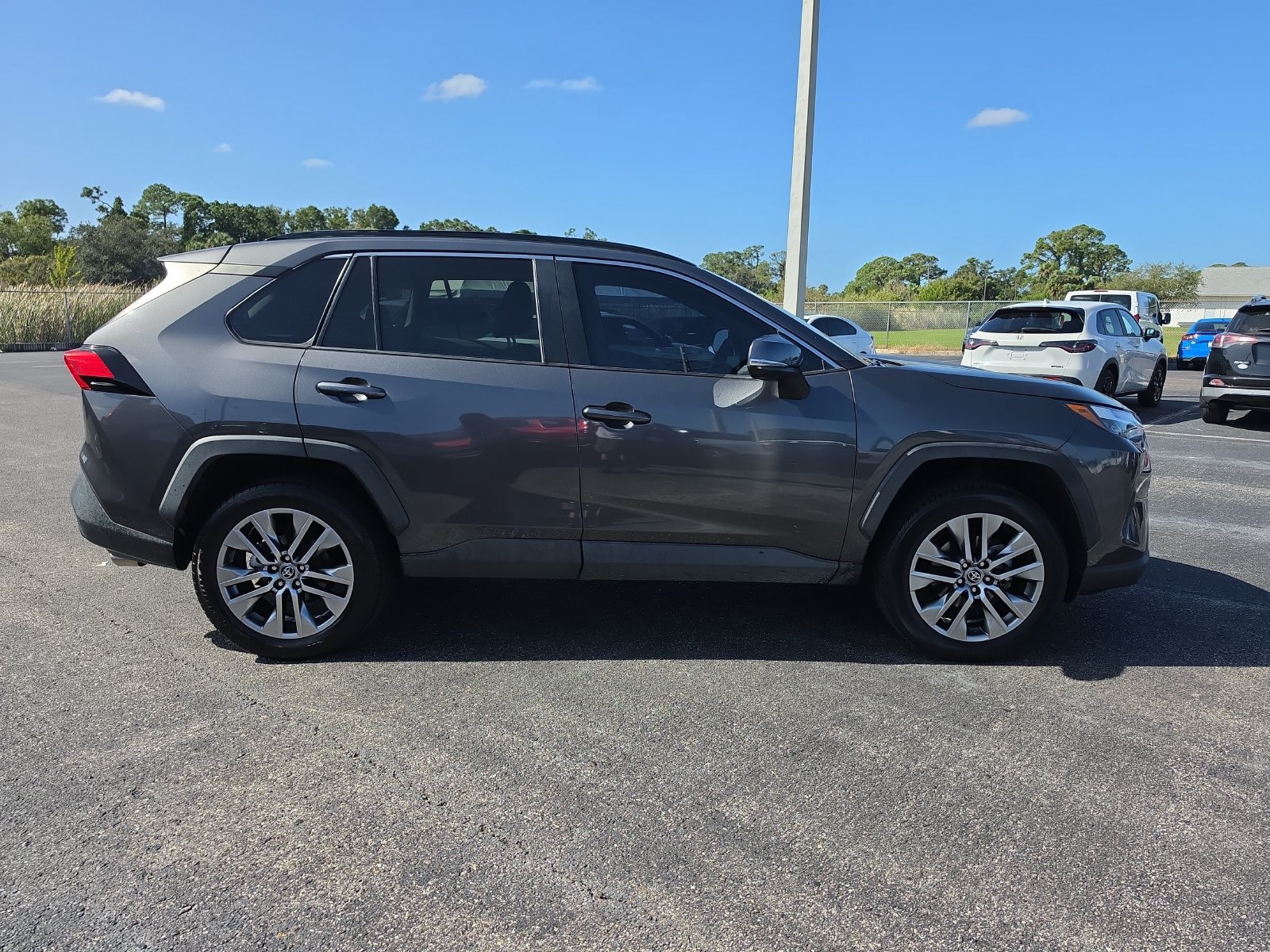 Used 2022 Toyota RAV4 XLE Premium AWD/4WD image 3