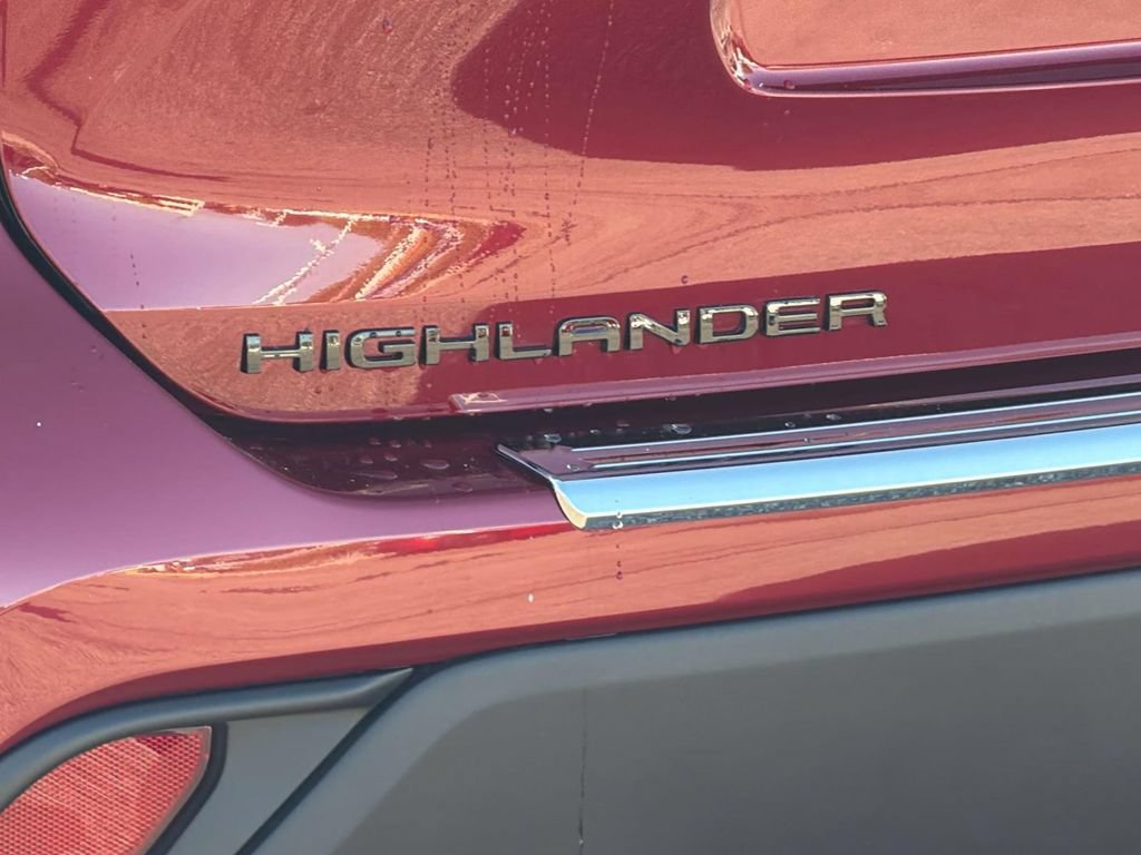 Certified 2025 Toyota Highlander XLE AWD/4WD image 6