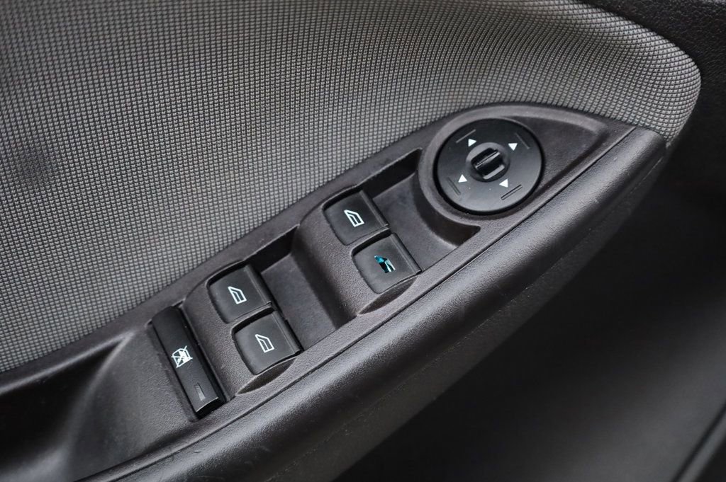 Used 2014 Ford Focus SE image 32