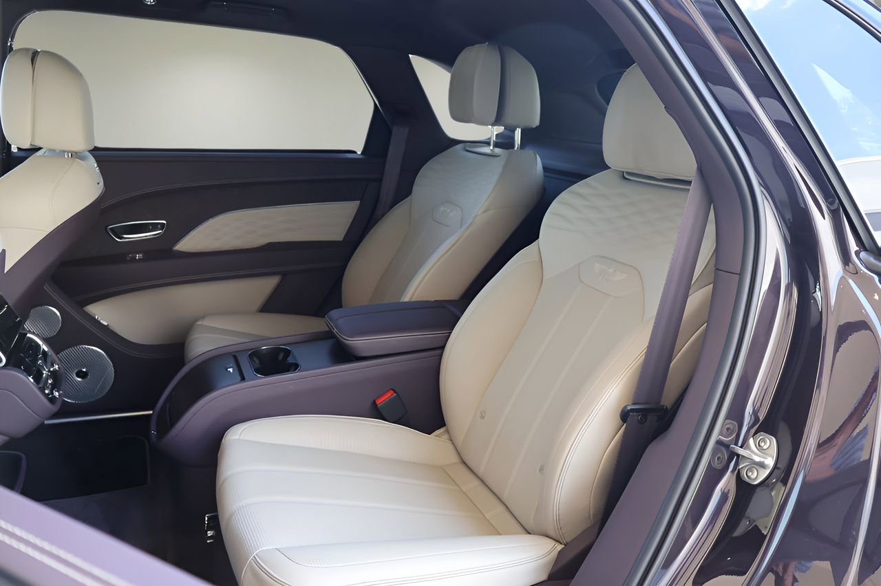 Used 2023 Bentley Bentayga Extended Wheelbase AWD/4WD image 15