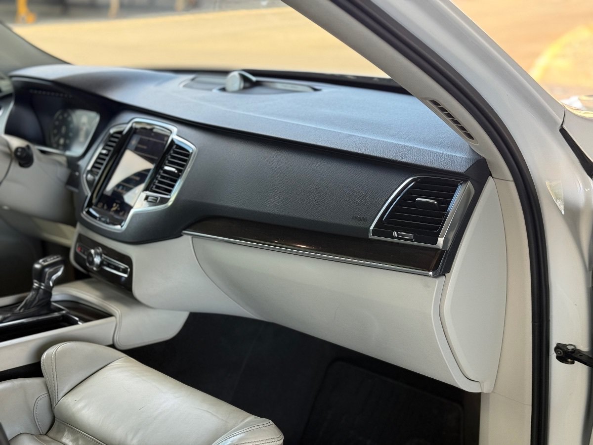 Used 2017 Volvo XC90 T6 Momentum w/ Vision Package AWD/4WD image 13
