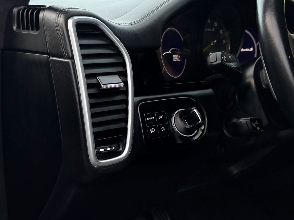 Used 2023 Porsche Cayenne Turbo S AWD/4WD image 42