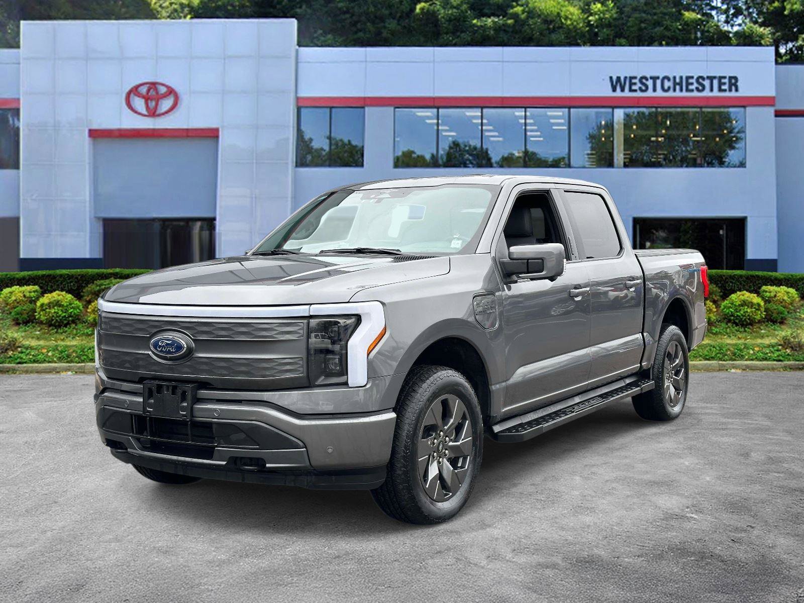 Used 2023 Ford F150 Lightning Lariat image 8