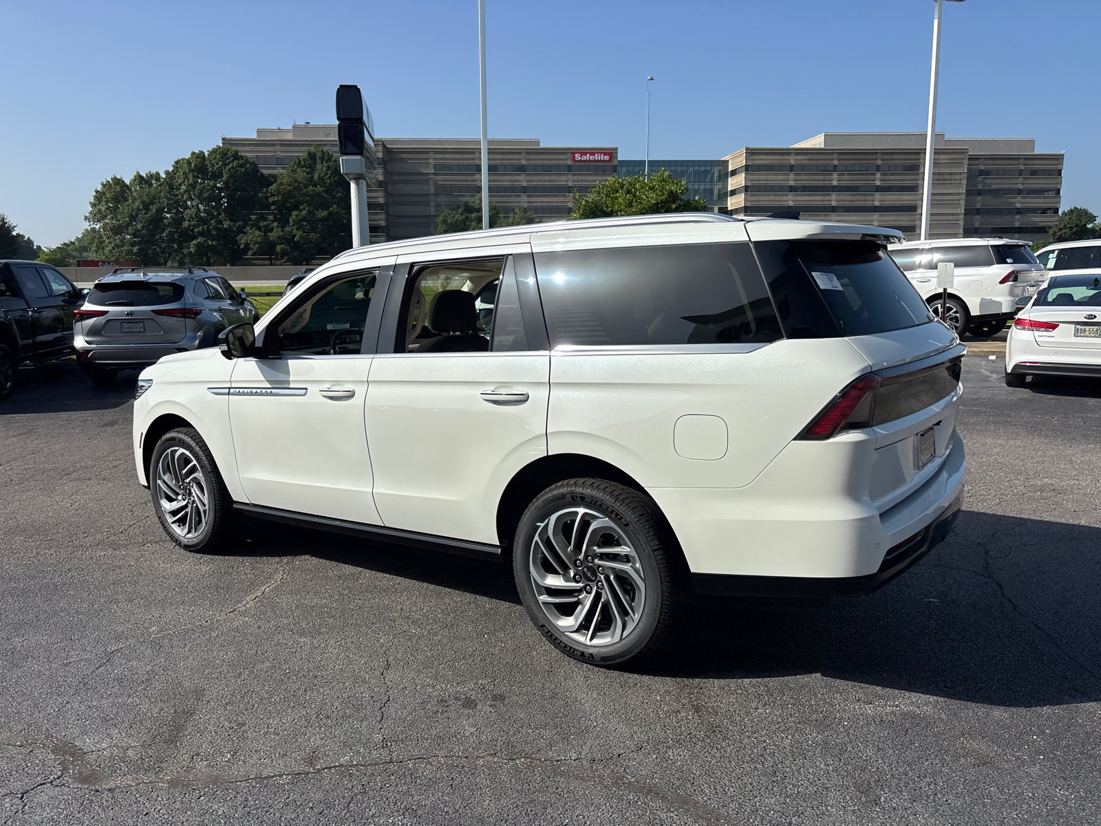 New 2027 Lincoln Navigator Reserve AWD/4WD image 5