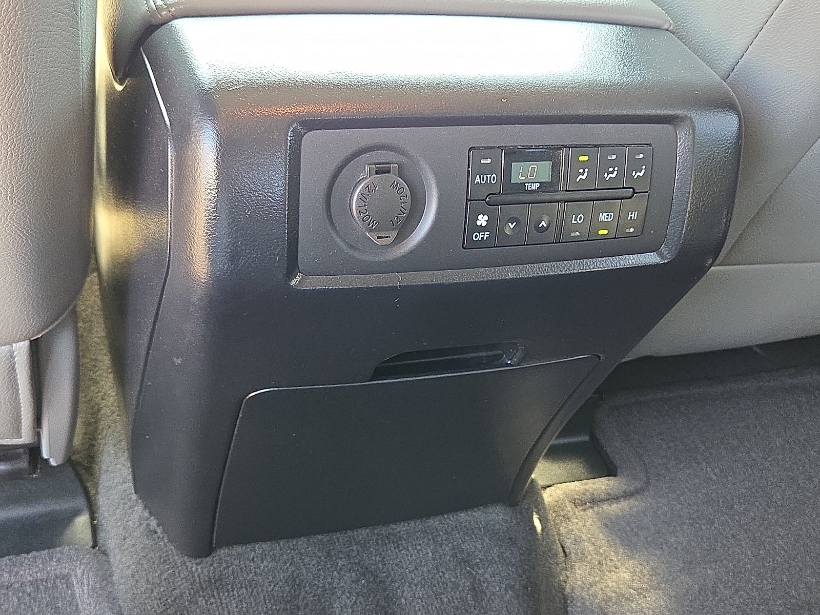 Used 2013 Toyota Sequoia Limited AWD/4WD image 12