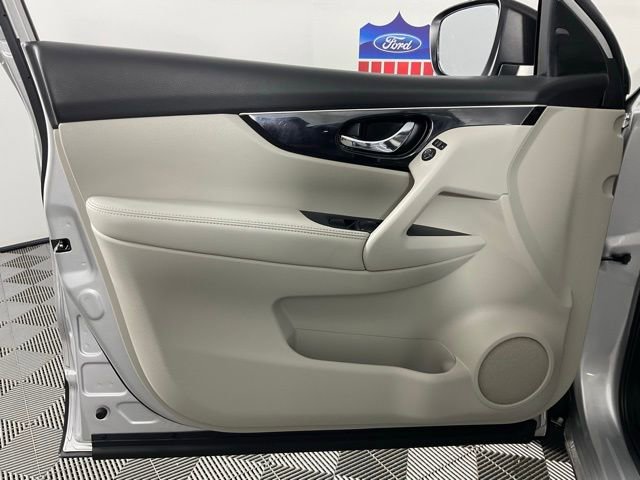 Used 2019 Nissan Rogue Sport SL w/ Premium Package image 12