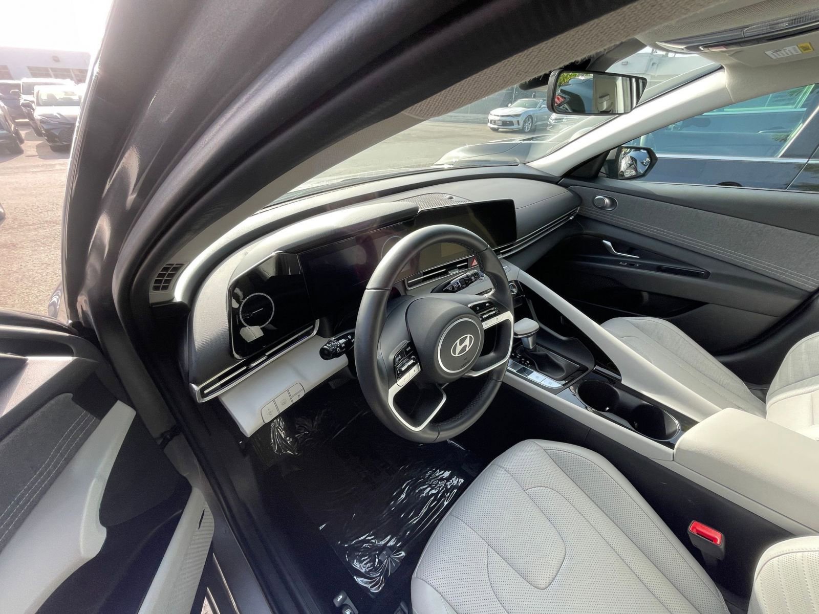 Used 2025 Hyundai Elantra Limited image 34