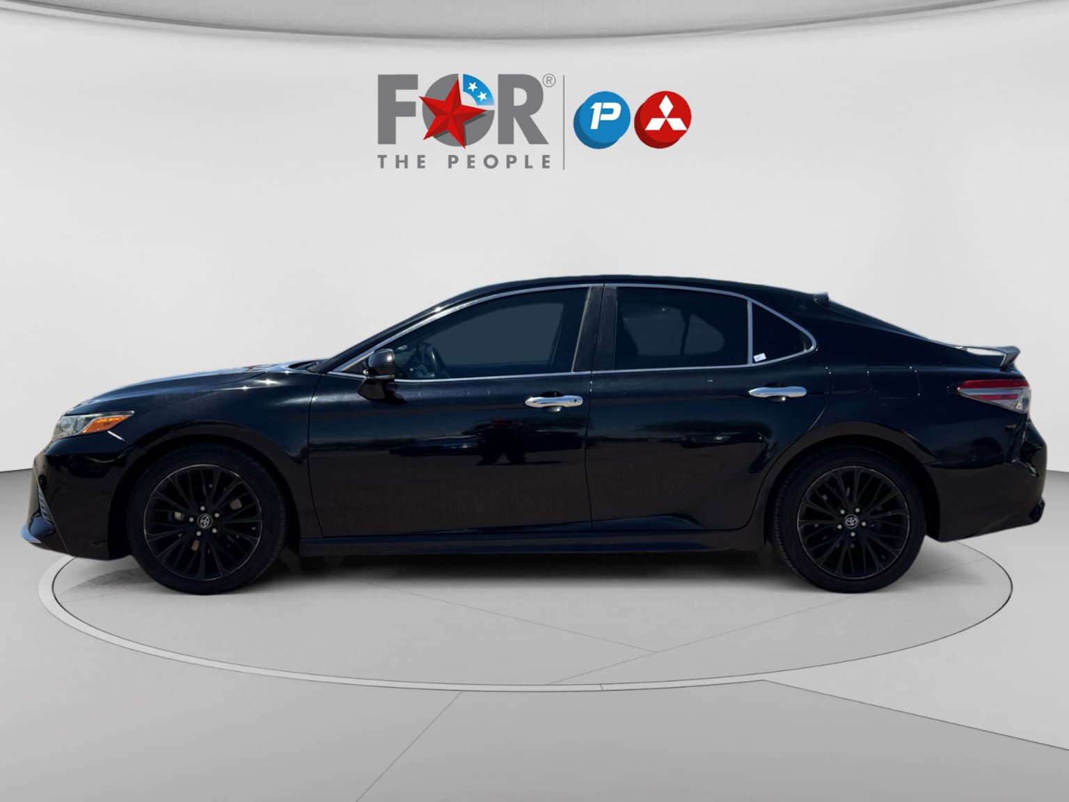 Used 2018 Toyota Camry SE w/ Convenience Package FWD image 2