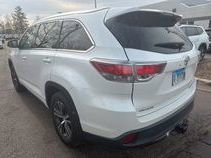 Used 2016 Toyota Highlander XLE AWD/4WD image 2