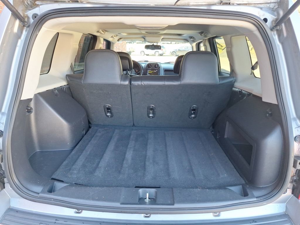 Used 2016 Jeep Patriot High Altitude AWD/4WD image 24