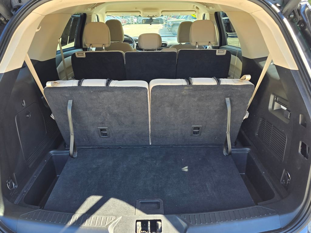 Used 2022 Ford Explorer XLT image 38