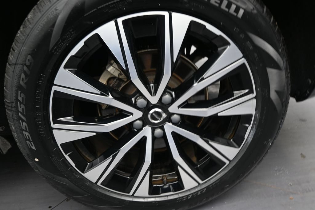 Certified 2024 Volvo XC60 B5 Core w/ Protection Package Premier AWD/4WD image 11