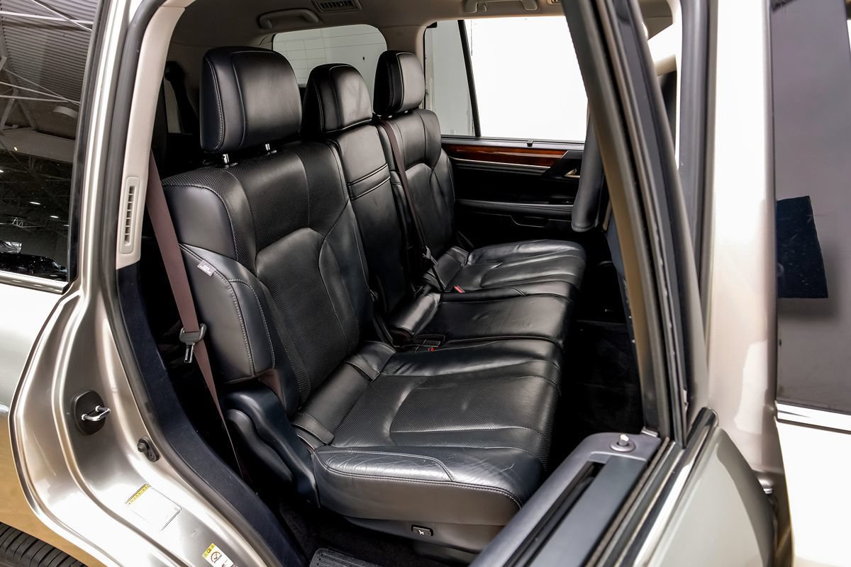 Used 2019 Lexus LX 570 4WD w/ Luxury Package image 30