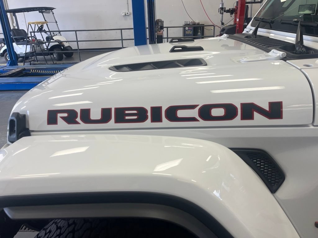 Used 2025 Jeep Wrangler Unlimited Rubicon AWD/4WD image 3