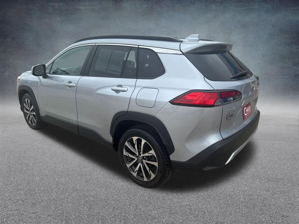 Used 2022 Toyota Corolla Cross XLE AWD/4WD image 3
