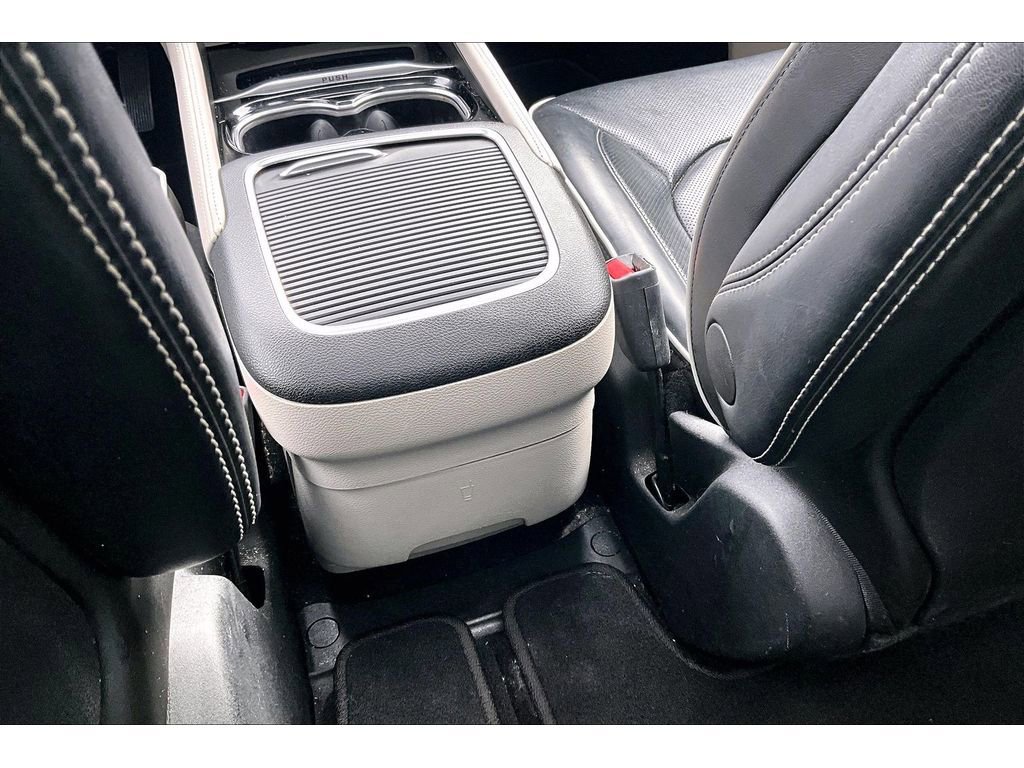 Used 2022 Chrysler Pacifica Limited image 32