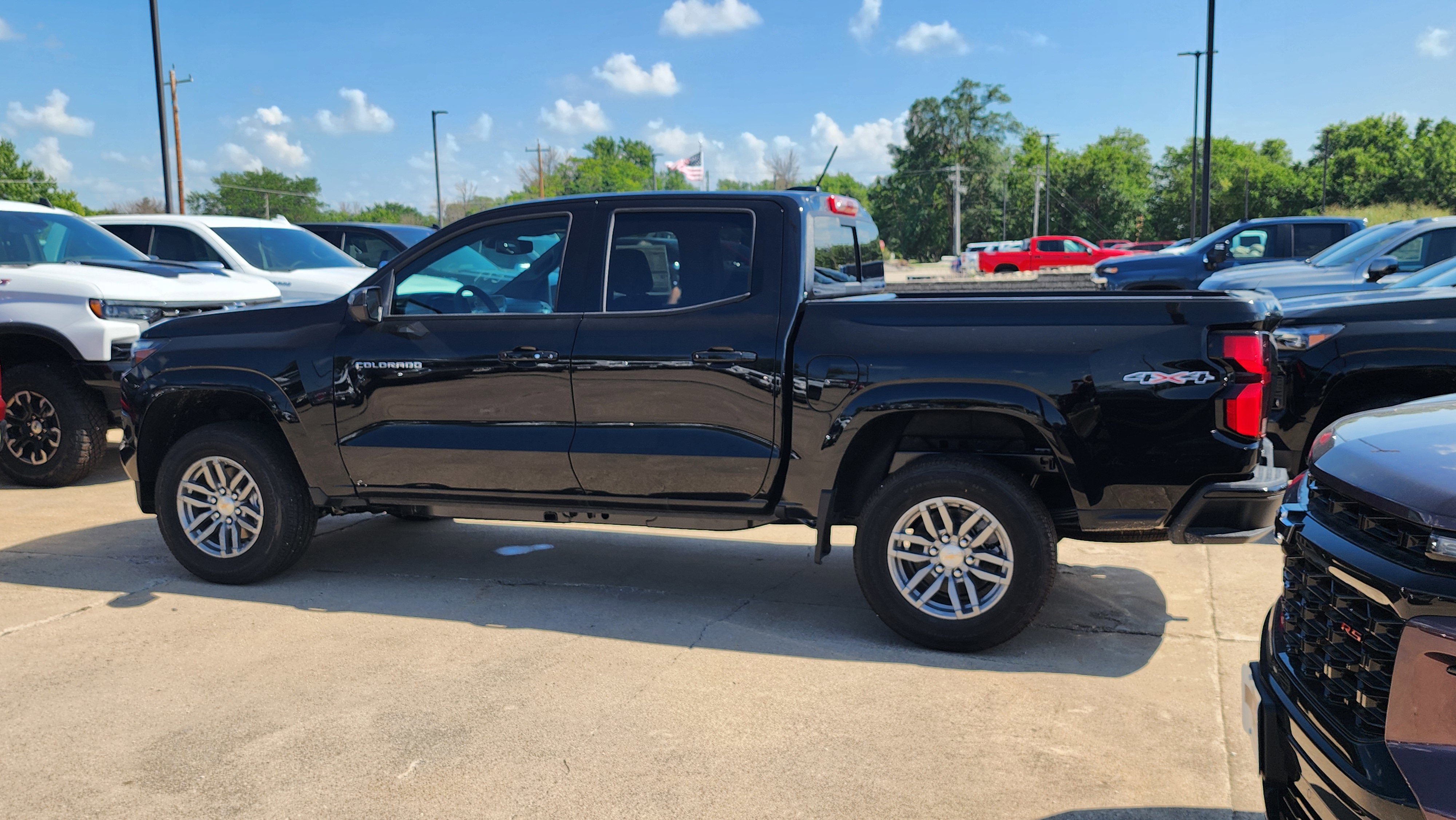 New 2025 Chevrolet Colorado LT w/ LT Convenience Package image 6