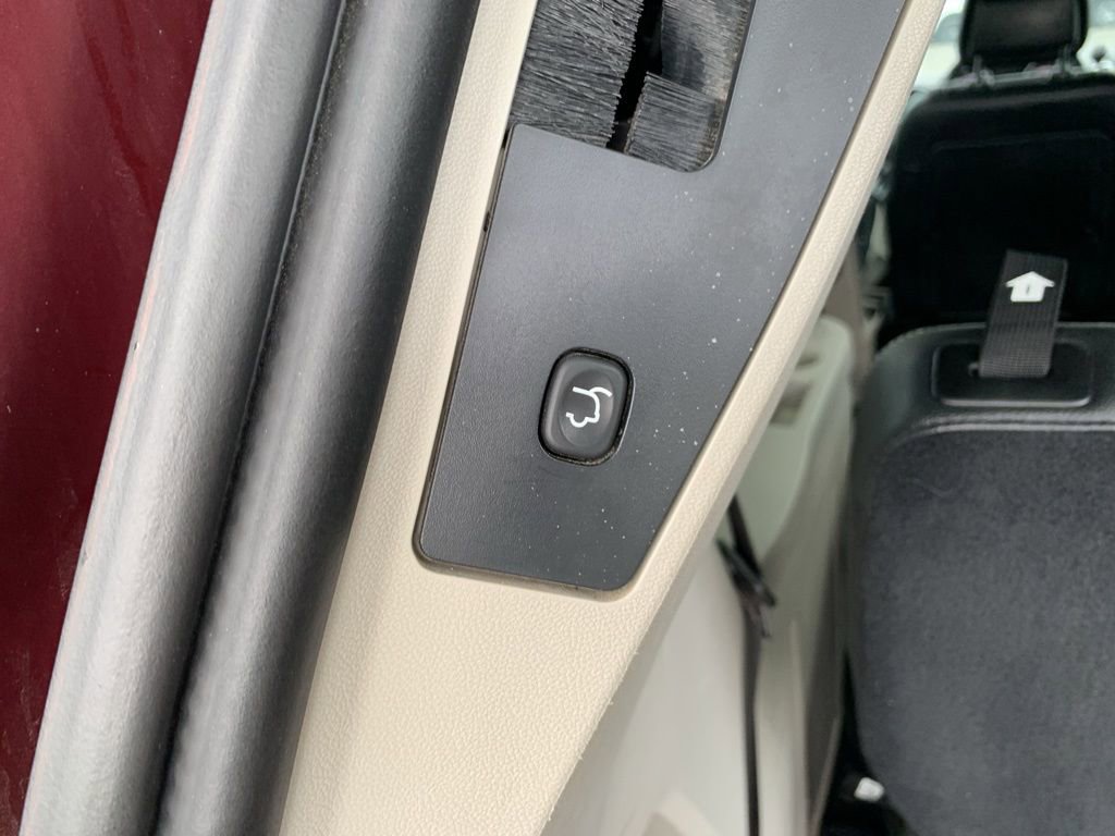 Used 2018 Dodge Grand Caravan SXT image 8