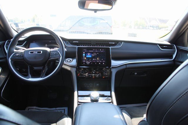 Used 2022 Jeep Grand Cherokee L Laredo image 11