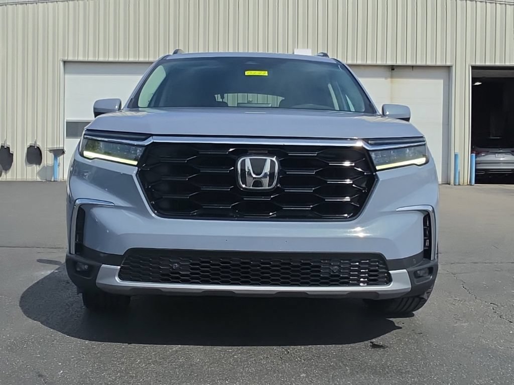 Used 2024 Honda Pilot Touring image 2