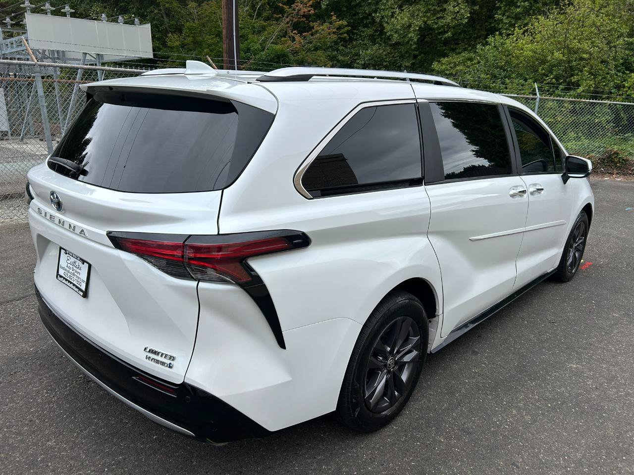Used 2024 Toyota Sienna Limited AWD/4WD image 5