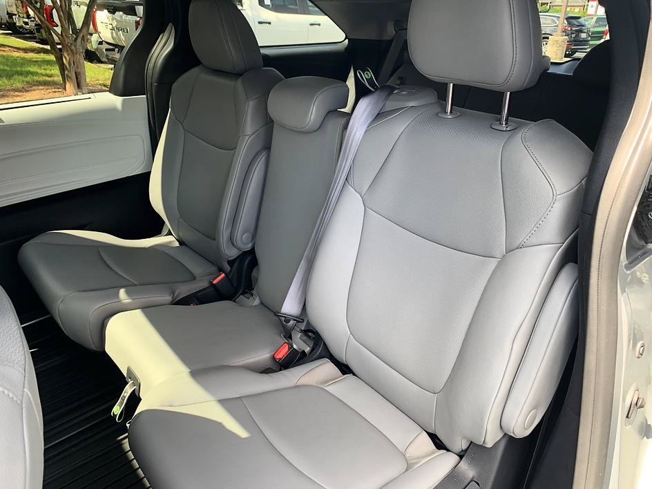 Certified 2025 Toyota Sienna XLE FWD image 11