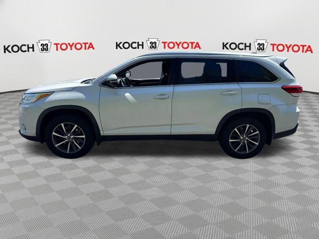 Used 2019 Toyota Highlander XLE AWD/4WD image 4