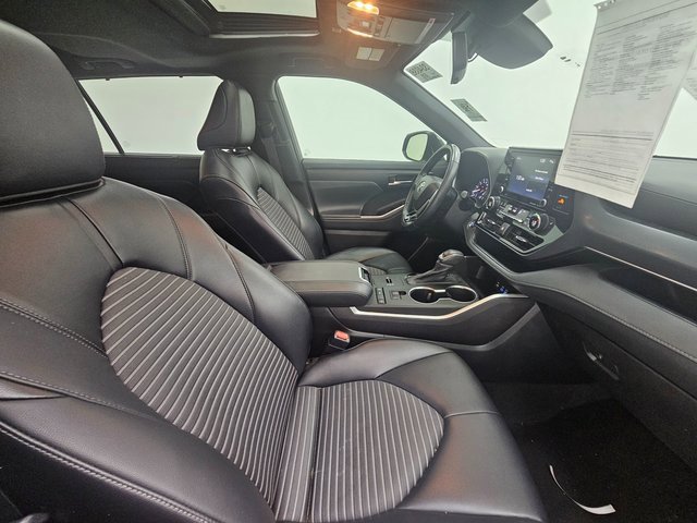 Used 2022 Toyota Highlander XSE image 20
