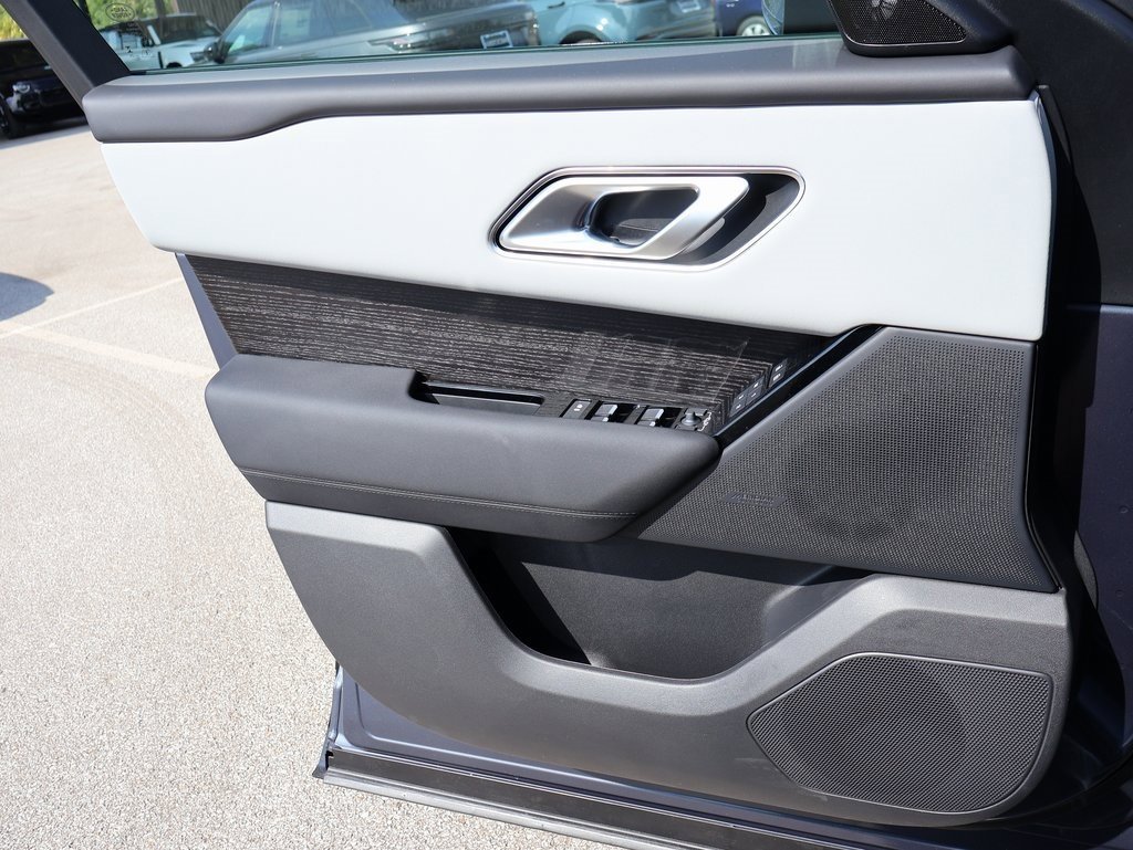 New 2026 Land Rover Range Rover Velar Dynamic SE image 37