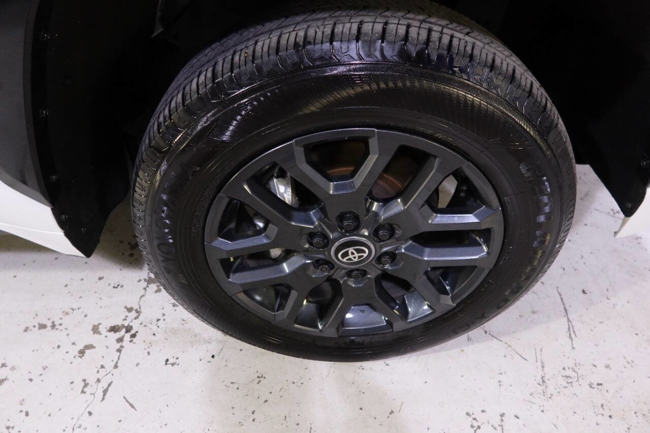 Used 2025 Toyota Tundra Platinum AWD/4WD image 42