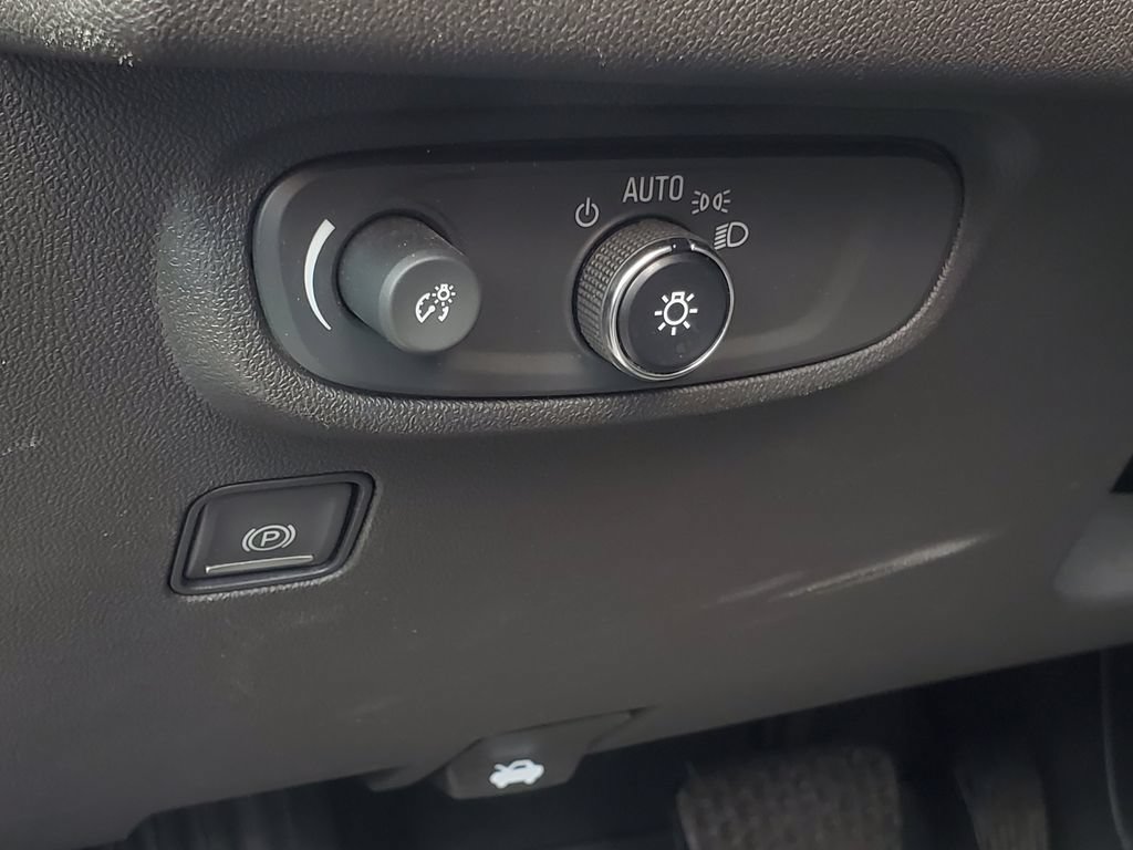 Used 2022 GMC Terrain SLE w/ Driver Convenience Package AWD/4WD image 9