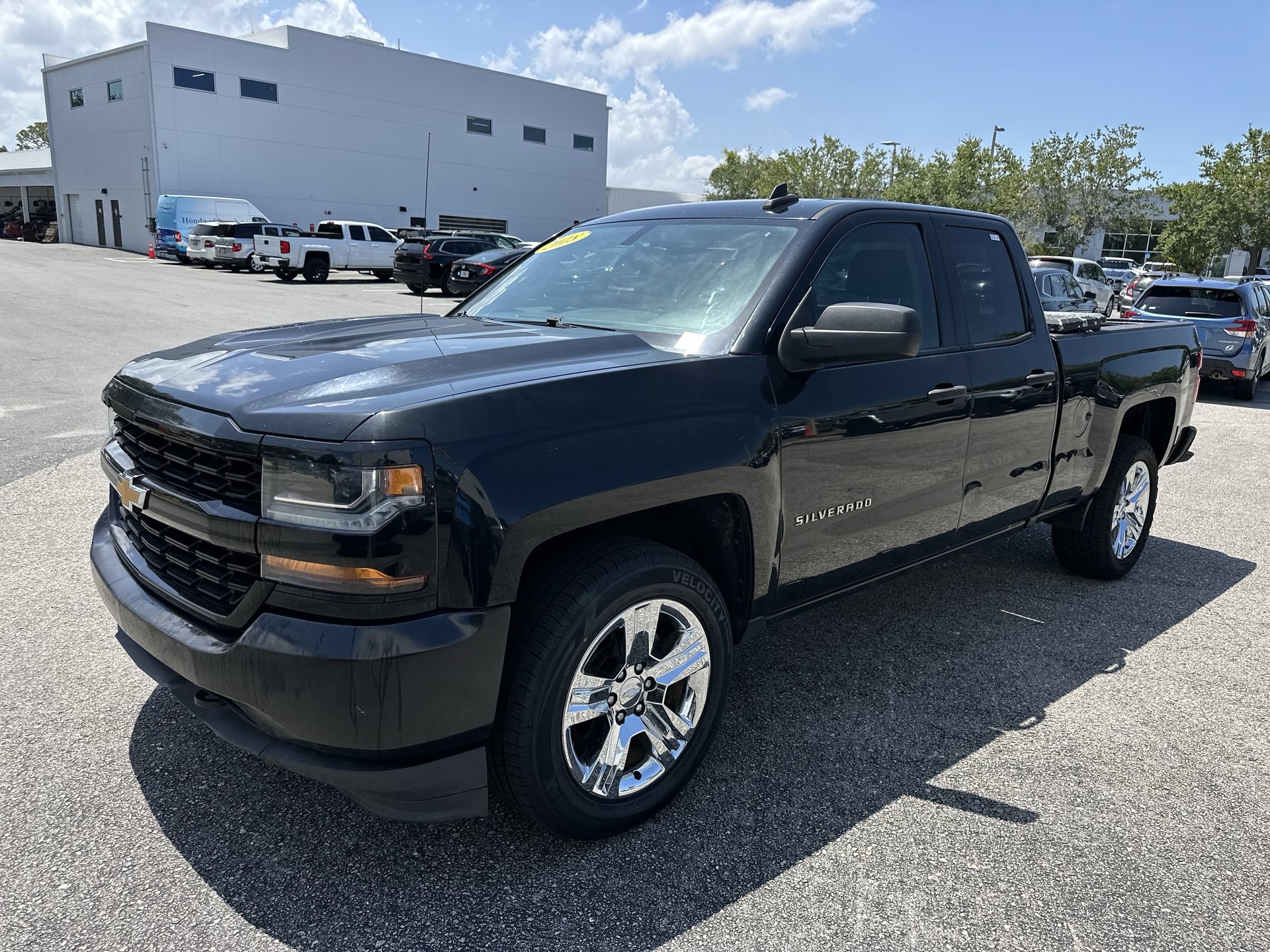 Used 2018 Chevrolet Silverado 1500 Custom w/ Custom Value Package RWD image 9