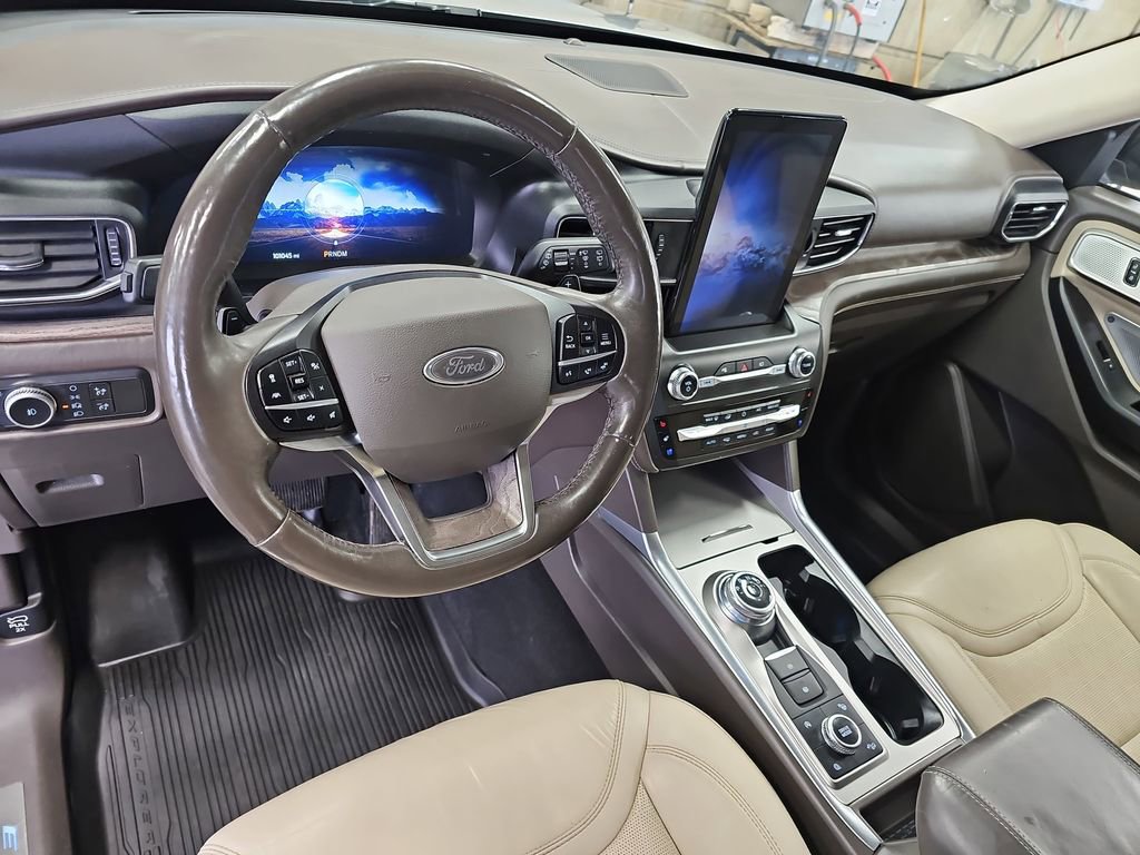 Used 2020 Ford Explorer Platinum w/ Premium Technology Package AWD/4WD image 16