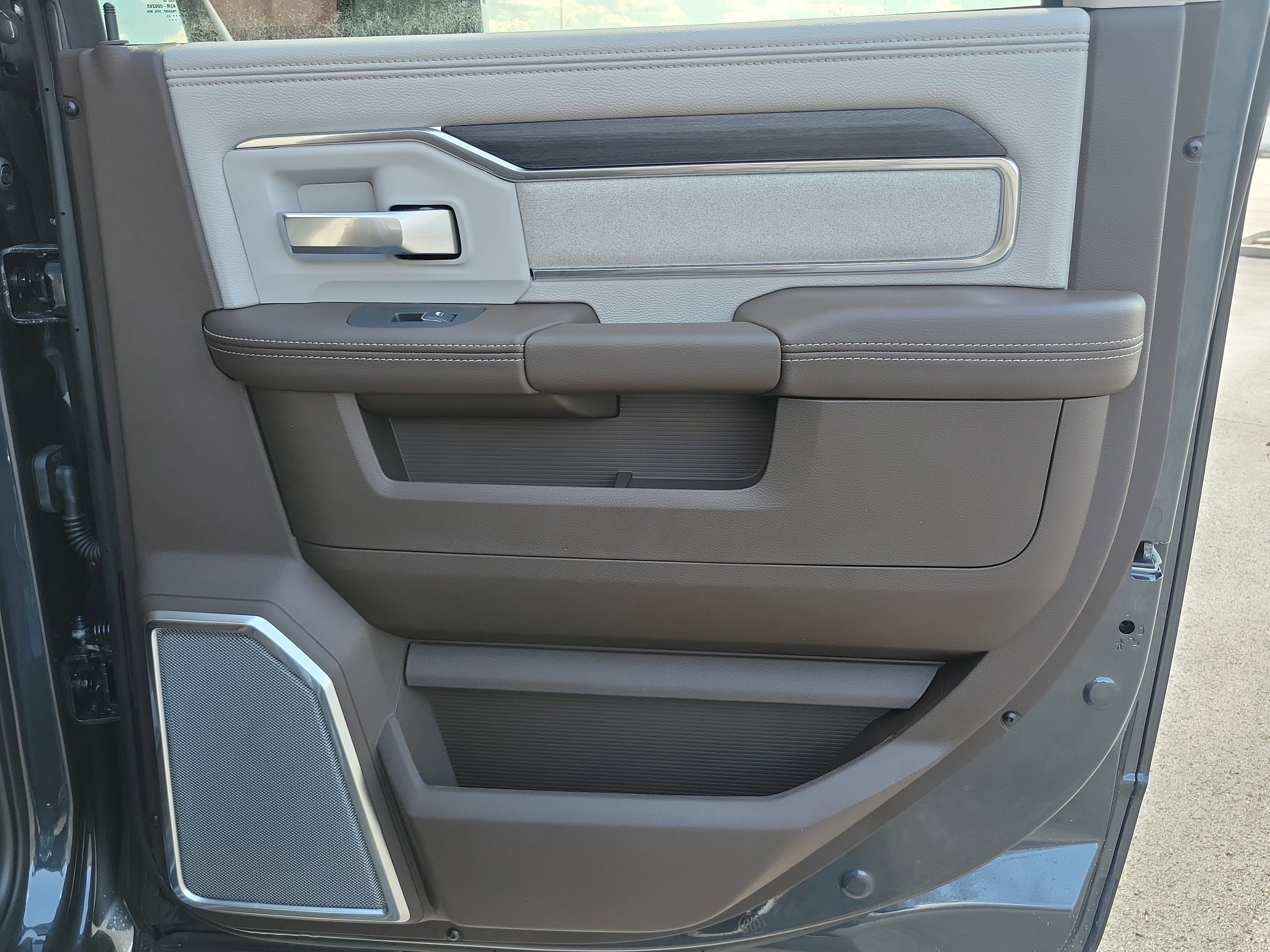 New 2026 RAM 2500 Laramie AWD/4WD image 26