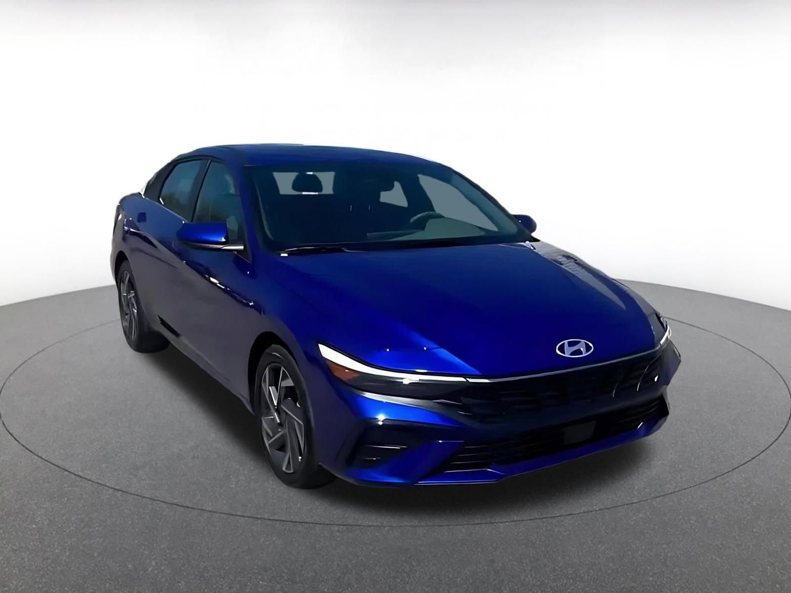 Used 2025 Hyundai Elantra SEL image 3